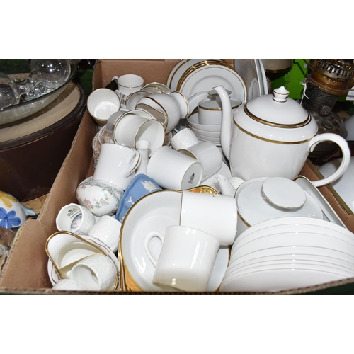 762 - TWO BOXES AND LOOSE CERAMICS AND GLASSWARE to include a large quantity of white tea and coffee ware ... 