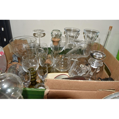 762 - TWO BOXES AND LOOSE CERAMICS AND GLASSWARE to include a large quantity of white tea and coffee ware ... 