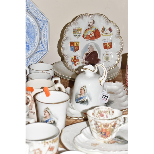 772 - A LARGE QUANTITY OF QUEEN VICTORIA COMMEMORATIVE PORCELAIN, comprising W.H Goss trinket dishes, bud ... 