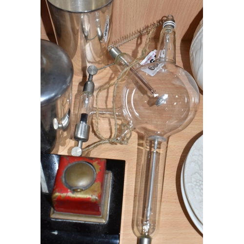 799 - A GROUP OF MISCELLANEOUS ITEMS, to include an unmarked x-ray tube, a painted brass and marble desk s... 