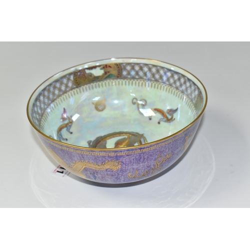 811 - A WEDGWOOD 'CELESTIAL DRAGON' LUSTRE BOWL, pattern no Z4829, having a mottled blue exterior and pale... 