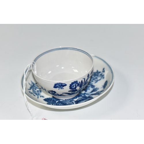 839 - AN EIGHTEENTH CENTURY ROYAL WORCESTER TEA BOWL AND SAUCER with a blue and white floral pattern with ... 