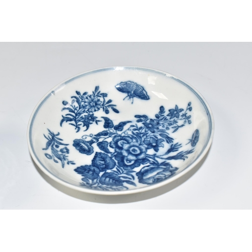 839 - AN EIGHTEENTH CENTURY ROYAL WORCESTER TEA BOWL AND SAUCER with a blue and white floral pattern with ... 