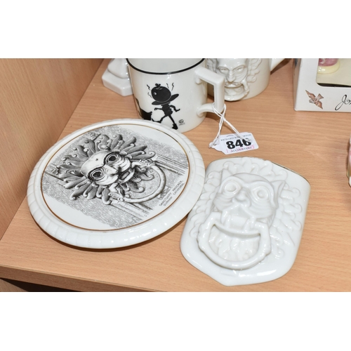 846 - FIVE VINTAGE GOSS CERAMIC ITEMS comprising three depictions of Durham Cathedral's sanctuary knock in... 