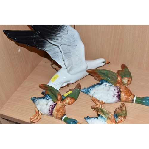 870 - A GROUP OF FOUR BESWICK BIRD WALL PLAQUES comprising a trio of three mallards to include 562-2, 562-... 