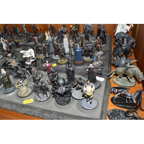 876 - A QUANTITY OF LORD OF THE RINGS COLLECTORS FIGURES AND STANDS ETC, to include boxed and unboxed lead... 