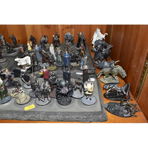 876 - A QUANTITY OF LORD OF THE RINGS COLLECTORS FIGURES AND STANDS ETC, to include boxed and unboxed lead... 