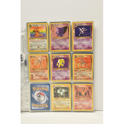 902 - NEAR COMPLETE POKEMON FOSSIL SET, only missing cards 25 and 28, card condition varies, Dragonite 19/... 