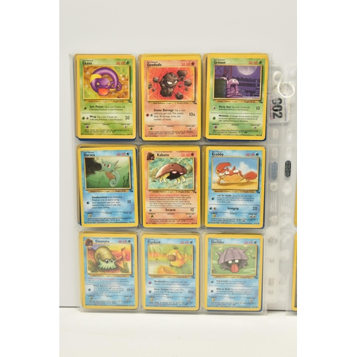 902 - NEAR COMPLETE POKEMON FOSSIL SET, only missing cards 25 and 28, card condition varies, Dragonite 19/... 