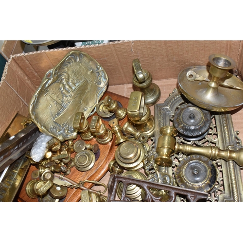 923 - TWO BOXES AND LOOSE BRASS AND METALWARE, to include a set of Victorian Royal Mail brass postal scale... 