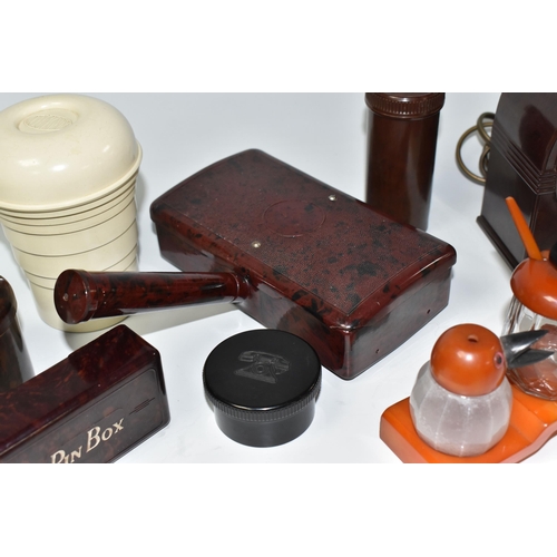 925 - ONE TRAY OF BAKELITE ITEMS, to include a Wills & Woodbines cribbage board, table crumb sweeper, 'Pin... 