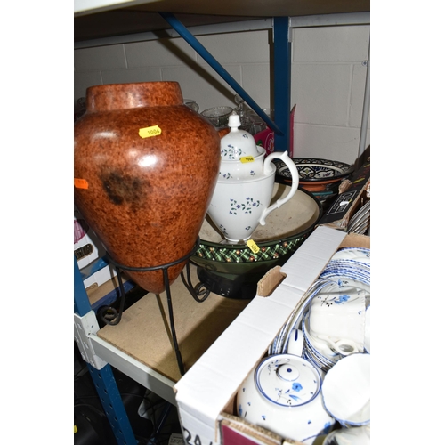 1006 - SIX BOXES AND LOOSE CERAMICS to include a large assortment of vintage tea wares to include a quantit... 