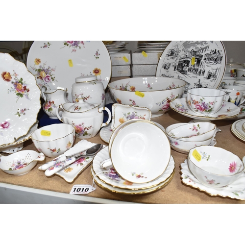 1010 - A GROUP OF ROYAL CROWN DERBY 'DERBY POSIES' PATTERN GIFTWARE AND A SET OF COLLECTOR'S PLATES, to inc... 