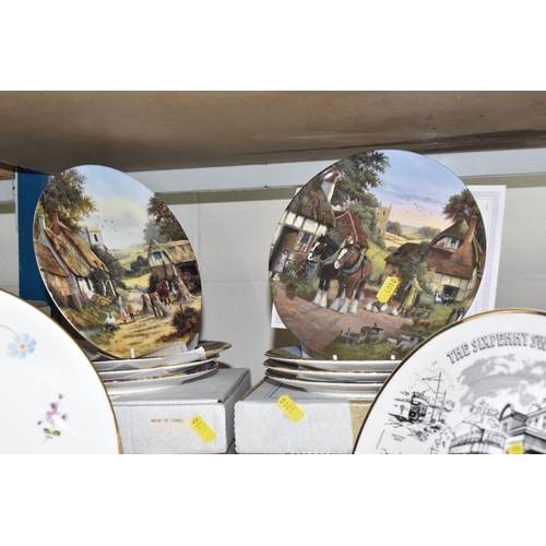 1010 - A GROUP OF ROYAL CROWN DERBY 'DERBY POSIES' PATTERN GIFTWARE AND A SET OF COLLECTOR'S PLATES, to inc... 