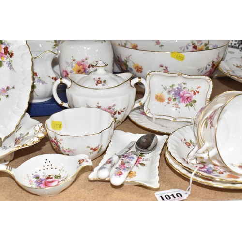 1010 - A GROUP OF ROYAL CROWN DERBY 'DERBY POSIES' PATTERN GIFTWARE AND A SET OF COLLECTOR'S PLATES, to inc... 