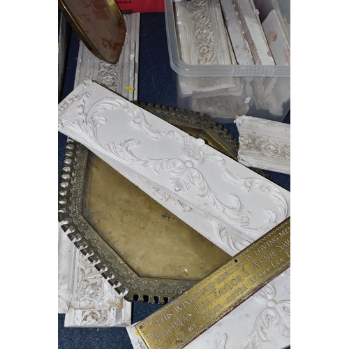 953 - ONE BOX AND LOOSE MISCELLANEOUS ITEMS, to include a box and loose decorative plaster moulds, a large... 