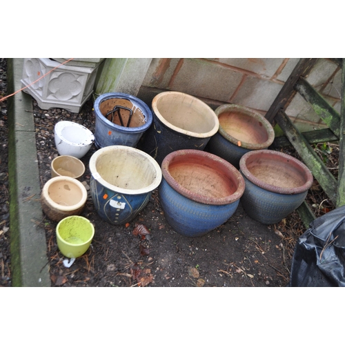 13 - A COLLECTION OF MODERN CERAMIC GLAZED GARDEN PLANTERS, including a set of blue and red planters, etc... 