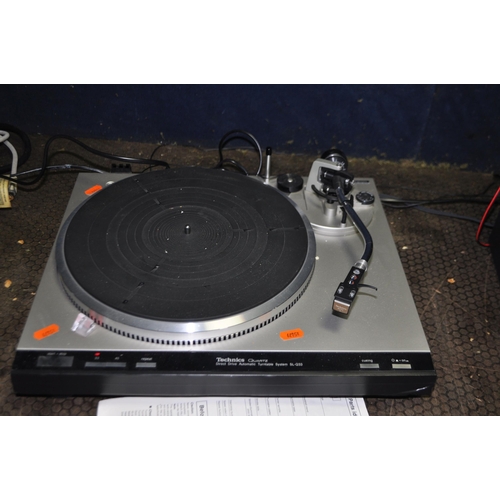 54 - A TECHNICS SL-Q33 TURNTABLE (PAT pass and working) NO LID