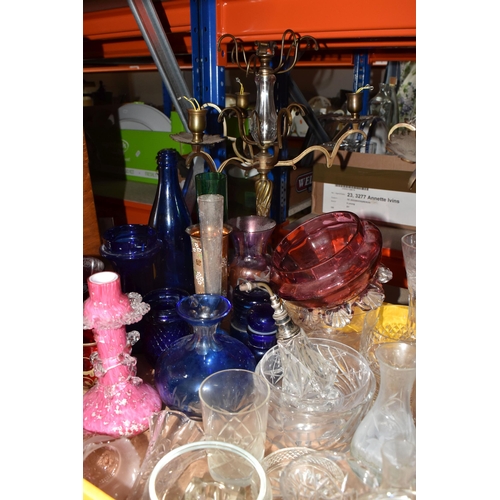 842 - TWO BOXES AND LOOSE MIXED GLASS to include a box of assorted aperitif, wine, brandy, and dessert gla... 