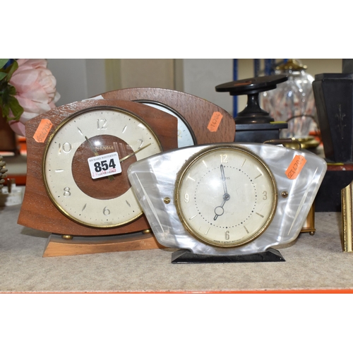 854 - A GROUP OF NINE ASSORTED VINTAGE CLOCKS to include a Juba table clock with a metallic rose face (doe... 