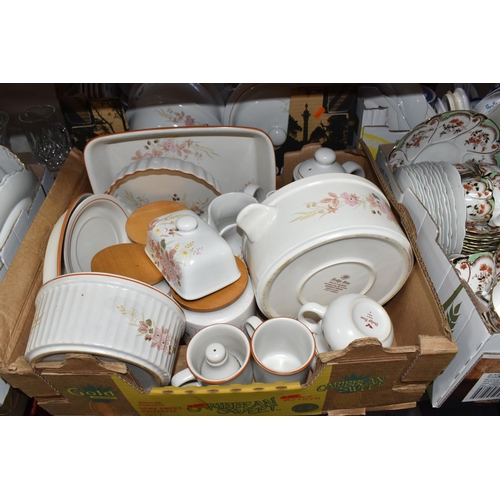 872 - FIVE BOXES AND LOOSE CERAMICS AND GLASS, to include a selection of teacups and saucers, side plates,... 