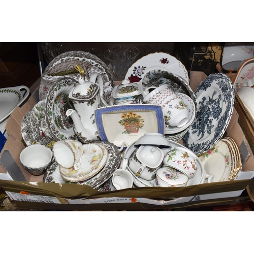 872 - FIVE BOXES AND LOOSE CERAMICS AND GLASS, to include a selection of teacups and saucers, side plates,... 