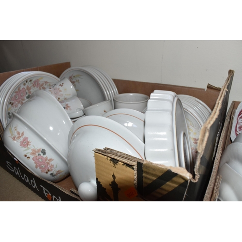 872 - FIVE BOXES AND LOOSE CERAMICS AND GLASS, to include a selection of teacups and saucers, side plates,... 