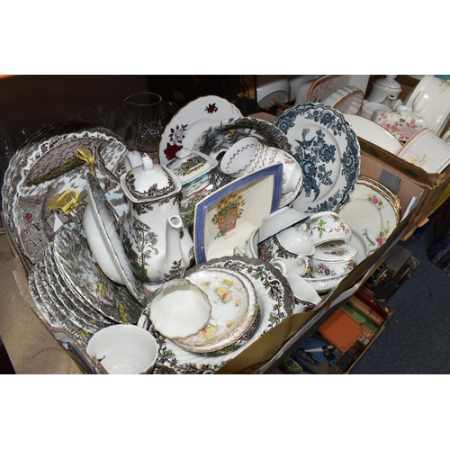 872 - FIVE BOXES AND LOOSE CERAMICS AND GLASS, to include a selection of teacups and saucers, side plates,... 