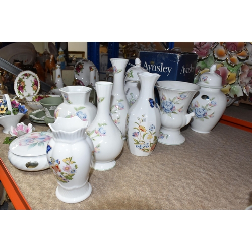 885 - A GROUP OF CERAMICS, to include thirteen pieces of Royal Albert Old Country Roses: a teacup and sauc... 