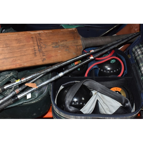 886 - A GROUP OF SPORTING EQUIPMENT, to include three golf clubs: Wilson Blue Ridge woods no 1 and 4, and ... 