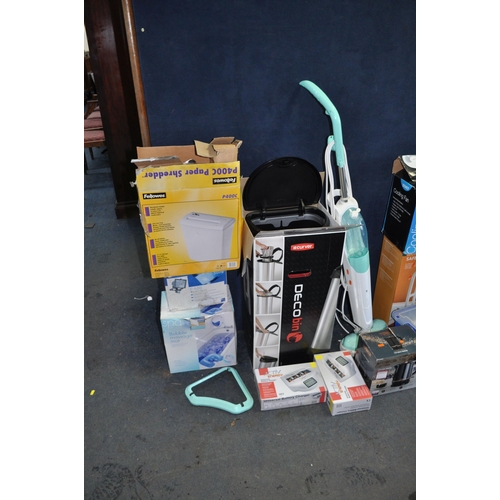 56 - A COLLECTION OF HOUSEHOLD ELECTRICALS AND OTHER ITEMS including a Curver Deco Bin in original box, a... 