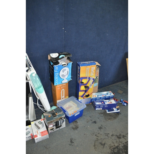 56 - A COLLECTION OF HOUSEHOLD ELECTRICALS AND OTHER ITEMS including a Curver Deco Bin in original box, a... 