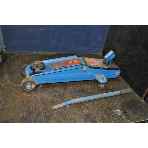 68 - A MONZA 4000lb TROLLEY JACK, with handle and a pair of car ramps (4)