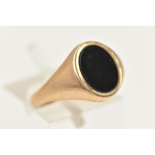 417 - A 9CT GOLD SIGNET RING, yellow gold oval signet, inlay set with onyx, hallmarked 9ct Birmingham, rin... 