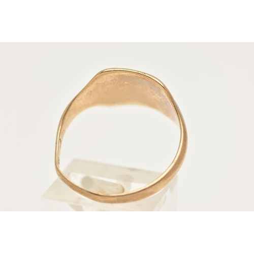 439 - A GENTS 9CT GOLD SIGNET RING, of a square form with worn engraving, tapering shoulders leading onto ... 