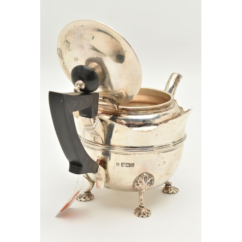 480 - AN EARLY 20TH CENTURY SILVER TEAPOT, polished teapot with wavy rim, fitted with an ebonised handle a... 