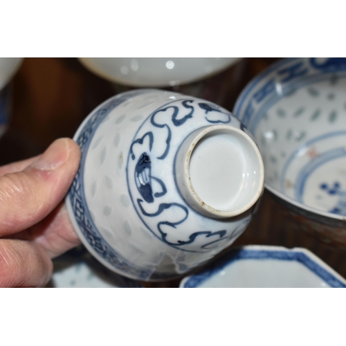 795 - A COLLECTION OF CHINESE PORCELAIN, comprising a Famille Rose fruit bowl 'Rose Mandarin' style decora... 