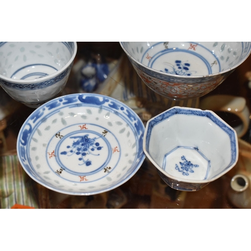 795 - A COLLECTION OF CHINESE PORCELAIN, comprising a Famille Rose fruit bowl 'Rose Mandarin' style decora... 