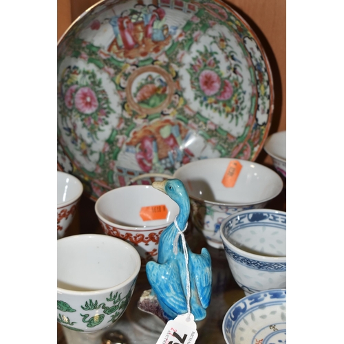 795 - A COLLECTION OF CHINESE PORCELAIN, comprising a Famille Rose fruit bowl 'Rose Mandarin' style decora... 