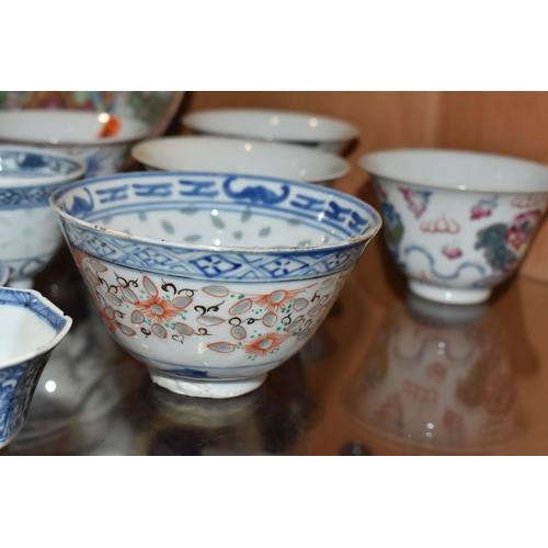 795 - A COLLECTION OF CHINESE PORCELAIN, comprising a Famille Rose fruit bowl 'Rose Mandarin' style decora... 