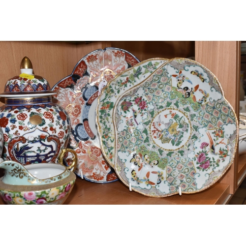 826 - A GROUP OF CHINESE AND JAPANESE CERAMICS to include a group of late nineteenth/early twentieth centu... 