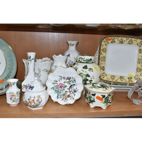 832 - MIXED CERAMICS AND GLASSWARE to include a yellow nineteenth century Wedgwood sucrier with a King Cha... 