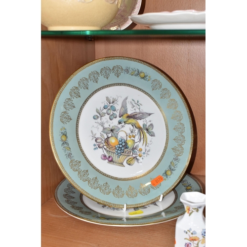 832 - MIXED CERAMICS AND GLASSWARE to include a yellow nineteenth century Wedgwood sucrier with a King Cha... 