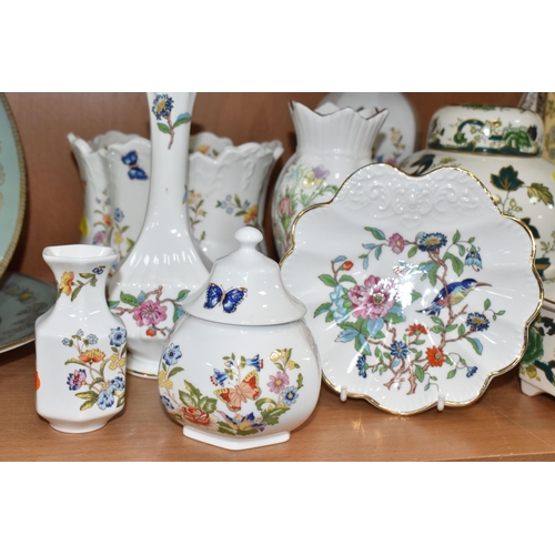 832 - MIXED CERAMICS AND GLASSWARE to include a yellow nineteenth century Wedgwood sucrier with a King Cha... 