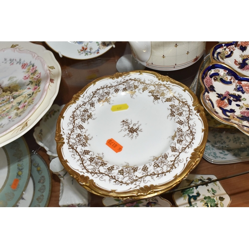 832 - MIXED CERAMICS AND GLASSWARE to include a yellow nineteenth century Wedgwood sucrier with a King Cha... 