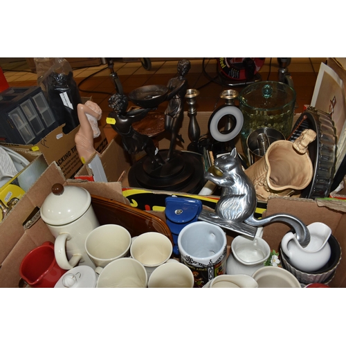 840 - FOUR BOXES AND LOOSE CERAMICS AND MISCELLANEOUS ITEMS to include a box of vintage ceramics to includ... 