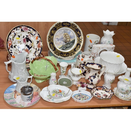 851 - A QUANTITY OF CERAMIC GIFTWARE AND  KITCHENWARE to include a quantity of Mason's 'Mandalay' items co... 