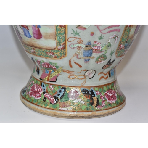 859 - A LARGE NINETEENTH/EARLY TWENTIETH CENTURY CANTON CHINESE 'FAMILLE ROSE' VASE depicting court and co... 