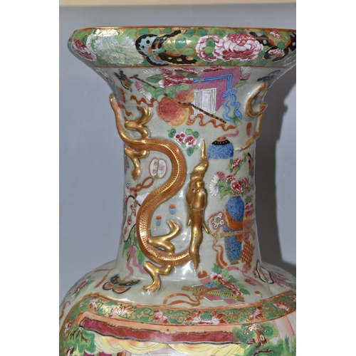 859 - A LARGE NINETEENTH/EARLY TWENTIETH CENTURY CANTON CHINESE 'FAMILLE ROSE' VASE depicting court and co... 