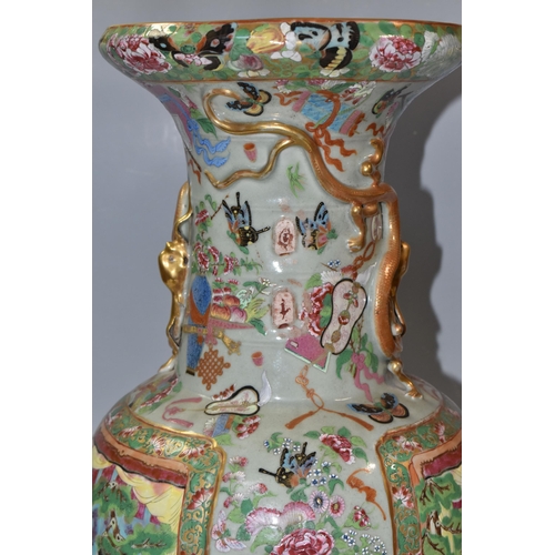 859 - A LARGE NINETEENTH/EARLY TWENTIETH CENTURY CANTON CHINESE 'FAMILLE ROSE' VASE depicting court and co... 